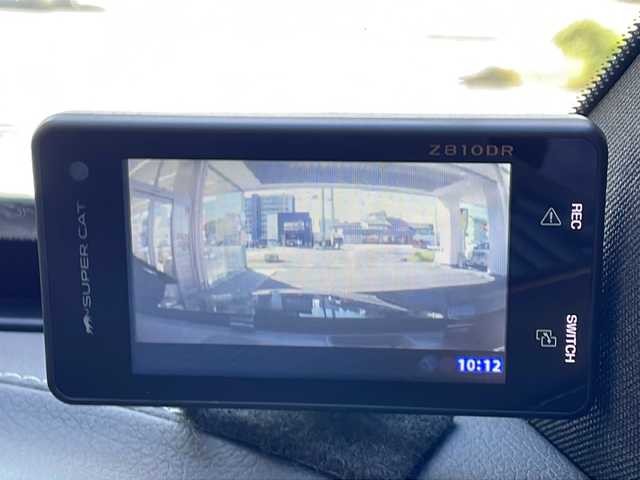 メルセデス・ベンツ Ｃ２００ アバンギャルド AMGライン 高知県 2017(平29)年 3.2万km 黒 純正ナビ/・フルセグＴＶ/・Ｂｌｕｅｔｏｏｔｈオーディオ/・バックカメラ/・CD/ＥＴＣ/ドラレコ/特注１９インチアルミ/スペアキー２本/メモリー機能付きシート/パワーシート/ヘッドアップディスプレイ/純正パフュームアトマイザー/オートライト/レーンキープアシスト