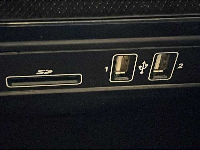 メルセデス・ベンツ Ｃ２００ アバンギャルド AMGライン 高知県 2017(平29)年 3.2万km 黒 純正ナビ/・フルセグＴＶ/・Ｂｌｕｅｔｏｏｔｈオーディオ/・バックカメラ/・CD/ＥＴＣ/ドラレコ/特注１９インチアルミ/スペアキー２本/メモリー機能付きシート/パワーシート/ヘッドアップディスプレイ/純正パフュームアトマイザー/オートライト/レーンキープアシスト