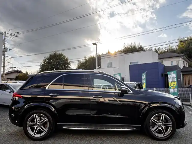 メルセデス・ベンツ ＧＬＥ３００ｄ 4MATIC AMGライン 熊本県 2019(令1)年 14.7万km オブシディアンブラック サンルーフ/純正ナビ/【フルセグTV/Bluetooth/USB】/バック・フロントカメラ/クルーズコントロール/ブラインドスポットモニター/レーンキープ/パークトロニック/ダウンヒルアシスト/AMG20インチアルミホイール/サイドステップ/ステアリングスイッチ/パドルシフト/全席パワーシート/シートヒーター/シートクーラー/ETC/前後ドライブレコーダー/電動チルト/電子パーキング/アイドリングストップ/スペアキー/取扱説明書