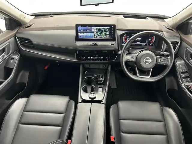 日産 エクストレイル G e－4ORCE 熊本県 2023(令5)年 6.1万km ブリリアントホワイトパール 禁煙車　/ワンオーナー　/サンルーフ/BOSEサウンド/４WD/純正前後ドライブレコーダー　/アラウンドビューモニター　/純正ナビ（ＡｐｐｌＣａｒＰｌａｙ・ＡｎｄｒｏｉｄＡｕｔｏ・フルセグ・ＢＴ・ＵＳＢ）/ビルトインETC2.0/前席シートヒーター　/ステアリングヒーター/前席パワーシート/置くだけ充電　/100V充電/デジタルインナーミラー/プロパイロット/衝突軽減ブレーキ/レーンキープアシスト/パーキングアシスト/前後クリアランスソナー/パワーバックドア/ダウンヒルアシスト/ルーフレール/社外フロアマット/純正19インチAW/オートライト/オートマチックハイビーム/LEDヘッドライト/スマートキー/プッシュスタート/スペアキー1本/保証書/取扱説明書