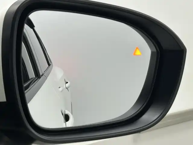 日産 エクストレイル G e－4ORCE 熊本県 2023(令5)年 6.1万km ブリリアントホワイトパール 禁煙車　/ワンオーナー　/サンルーフ/BOSEサウンド/４WD/純正前後ドライブレコーダー　/アラウンドビューモニター　/純正ナビ（ＡｐｐｌＣａｒＰｌａｙ・ＡｎｄｒｏｉｄＡｕｔｏ・フルセグ・ＢＴ・ＵＳＢ）/ビルトインETC2.0/前席シートヒーター　/ステアリングヒーター/前席パワーシート/置くだけ充電　/100V充電/デジタルインナーミラー/プロパイロット/衝突軽減ブレーキ/レーンキープアシスト/パーキングアシスト/前後クリアランスソナー/パワーバックドア/ダウンヒルアシスト/ルーフレール/社外フロアマット/純正19インチAW/オートライト/オートマチックハイビーム/LEDヘッドライト/スマートキー/プッシュスタート/スペアキー1本/保証書/取扱説明書