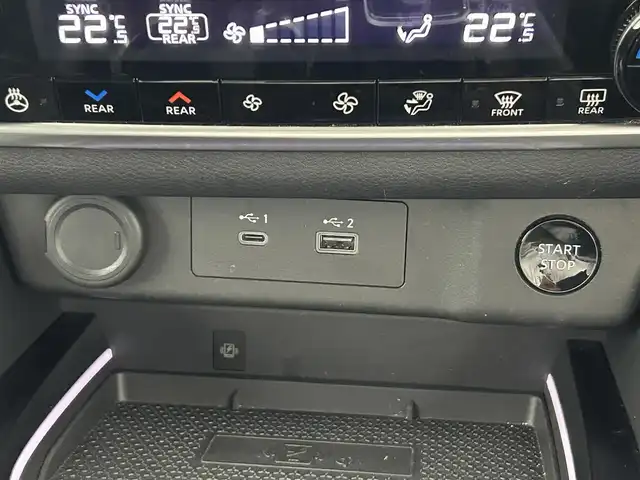 日産 エクストレイル G e－4ORCE 熊本県 2023(令5)年 6.1万km ブリリアントホワイトパール 禁煙車　/ワンオーナー　/サンルーフ/BOSEサウンド/４WD/純正前後ドライブレコーダー　/アラウンドビューモニター　/純正ナビ（ＡｐｐｌＣａｒＰｌａｙ・ＡｎｄｒｏｉｄＡｕｔｏ・フルセグ・ＢＴ・ＵＳＢ）/ビルトインETC2.0/前席シートヒーター　/ステアリングヒーター/前席パワーシート/置くだけ充電　/100V充電/デジタルインナーミラー/プロパイロット/衝突軽減ブレーキ/レーンキープアシスト/パーキングアシスト/前後クリアランスソナー/パワーバックドア/ダウンヒルアシスト/ルーフレール/社外フロアマット/純正19インチAW/オートライト/オートマチックハイビーム/LEDヘッドライト/スマートキー/プッシュスタート/スペアキー1本/保証書/取扱説明書