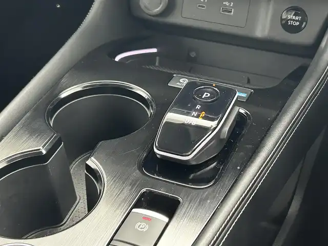 日産 エクストレイル G e－4ORCE 熊本県 2023(令5)年 6.1万km ブリリアントホワイトパール 禁煙車　/ワンオーナー　/サンルーフ/BOSEサウンド/４WD/純正前後ドライブレコーダー　/アラウンドビューモニター　/純正ナビ（ＡｐｐｌＣａｒＰｌａｙ・ＡｎｄｒｏｉｄＡｕｔｏ・フルセグ・ＢＴ・ＵＳＢ）/ビルトインETC2.0/前席シートヒーター　/ステアリングヒーター/前席パワーシート/置くだけ充電　/100V充電/デジタルインナーミラー/プロパイロット/衝突軽減ブレーキ/レーンキープアシスト/パーキングアシスト/前後クリアランスソナー/パワーバックドア/ダウンヒルアシスト/ルーフレール/社外フロアマット/純正19インチAW/オートライト/オートマチックハイビーム/LEDヘッドライト/スマートキー/プッシュスタート/スペアキー1本/保証書/取扱説明書