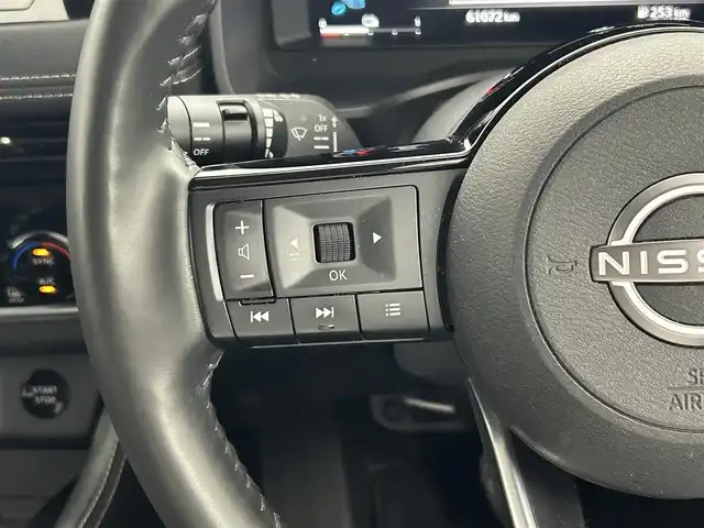 日産 エクストレイル G e－4ORCE 熊本県 2023(令5)年 6.1万km ブリリアントホワイトパール 禁煙車　/ワンオーナー　/サンルーフ/BOSEサウンド/４WD/純正前後ドライブレコーダー　/アラウンドビューモニター　/純正ナビ（ＡｐｐｌＣａｒＰｌａｙ・ＡｎｄｒｏｉｄＡｕｔｏ・フルセグ・ＢＴ・ＵＳＢ）/ビルトインETC2.0/前席シートヒーター　/ステアリングヒーター/前席パワーシート/置くだけ充電　/100V充電/デジタルインナーミラー/プロパイロット/衝突軽減ブレーキ/レーンキープアシスト/パーキングアシスト/前後クリアランスソナー/パワーバックドア/ダウンヒルアシスト/ルーフレール/社外フロアマット/純正19インチAW/オートライト/オートマチックハイビーム/LEDヘッドライト/スマートキー/プッシュスタート/スペアキー1本/保証書/取扱説明書