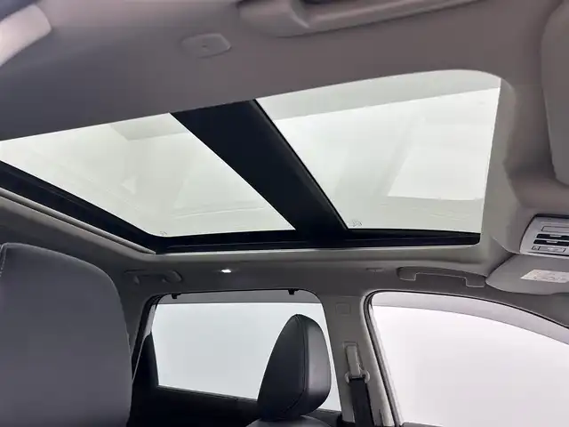 日産 エクストレイル G e－4ORCE 熊本県 2023(令5)年 6.1万km ブリリアントホワイトパール 禁煙車　/ワンオーナー　/サンルーフ/BOSEサウンド/４WD/純正前後ドライブレコーダー　/アラウンドビューモニター　/純正ナビ（ＡｐｐｌＣａｒＰｌａｙ・ＡｎｄｒｏｉｄＡｕｔｏ・フルセグ・ＢＴ・ＵＳＢ）/ビルトインETC2.0/前席シートヒーター　/ステアリングヒーター/前席パワーシート/置くだけ充電　/100V充電/デジタルインナーミラー/プロパイロット/衝突軽減ブレーキ/レーンキープアシスト/パーキングアシスト/前後クリアランスソナー/パワーバックドア/ダウンヒルアシスト/ルーフレール/社外フロアマット/純正19インチAW/オートライト/オートマチックハイビーム/LEDヘッドライト/スマートキー/プッシュスタート/スペアキー1本/保証書/取扱説明書