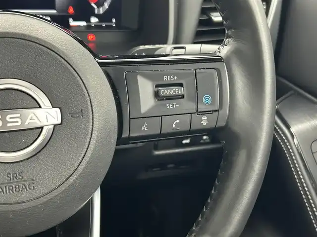 日産 エクストレイル G e－4ORCE 熊本県 2023(令5)年 6.1万km ブリリアントホワイトパール 禁煙車　/ワンオーナー　/サンルーフ/BOSEサウンド/４WD/純正前後ドライブレコーダー　/アラウンドビューモニター　/純正ナビ（ＡｐｐｌＣａｒＰｌａｙ・ＡｎｄｒｏｉｄＡｕｔｏ・フルセグ・ＢＴ・ＵＳＢ）/ビルトインETC2.0/前席シートヒーター　/ステアリングヒーター/前席パワーシート/置くだけ充電　/100V充電/デジタルインナーミラー/プロパイロット/衝突軽減ブレーキ/レーンキープアシスト/パーキングアシスト/前後クリアランスソナー/パワーバックドア/ダウンヒルアシスト/ルーフレール/社外フロアマット/純正19インチAW/オートライト/オートマチックハイビーム/LEDヘッドライト/スマートキー/プッシュスタート/スペアキー1本/保証書/取扱説明書