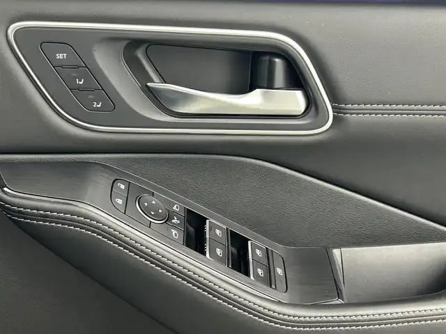 日産 エクストレイル G e－4ORCE 熊本県 2023(令5)年 6.1万km ブリリアントホワイトパール 禁煙車　/ワンオーナー　/サンルーフ/BOSEサウンド/４WD/純正前後ドライブレコーダー　/アラウンドビューモニター　/純正ナビ（ＡｐｐｌＣａｒＰｌａｙ・ＡｎｄｒｏｉｄＡｕｔｏ・フルセグ・ＢＴ・ＵＳＢ）/ビルトインETC2.0/前席シートヒーター　/ステアリングヒーター/前席パワーシート/置くだけ充電　/100V充電/デジタルインナーミラー/プロパイロット/衝突軽減ブレーキ/レーンキープアシスト/パーキングアシスト/前後クリアランスソナー/パワーバックドア/ダウンヒルアシスト/ルーフレール/社外フロアマット/純正19インチAW/オートライト/オートマチックハイビーム/LEDヘッドライト/スマートキー/プッシュスタート/スペアキー1本/保証書/取扱説明書