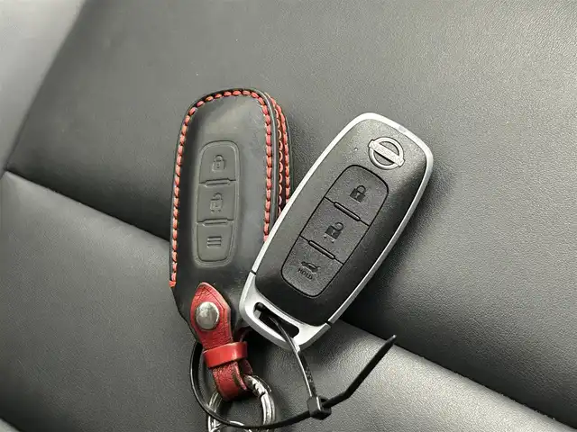 日産 エクストレイル G e－4ORCE 熊本県 2023(令5)年 6.1万km ブリリアントホワイトパール 禁煙車　/ワンオーナー　/サンルーフ/BOSEサウンド/４WD/純正前後ドライブレコーダー　/アラウンドビューモニター　/純正ナビ（ＡｐｐｌＣａｒＰｌａｙ・ＡｎｄｒｏｉｄＡｕｔｏ・フルセグ・ＢＴ・ＵＳＢ）/ビルトインETC2.0/前席シートヒーター　/ステアリングヒーター/前席パワーシート/置くだけ充電　/100V充電/デジタルインナーミラー/プロパイロット/衝突軽減ブレーキ/レーンキープアシスト/パーキングアシスト/前後クリアランスソナー/パワーバックドア/ダウンヒルアシスト/ルーフレール/社外フロアマット/純正19インチAW/オートライト/オートマチックハイビーム/LEDヘッドライト/スマートキー/プッシュスタート/スペアキー1本/保証書/取扱説明書