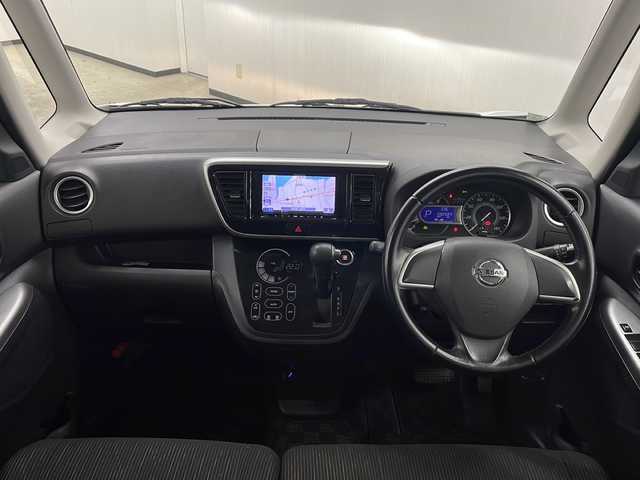 日産 デイズ ルークス ハイウェイスターX 長崎県 2014(平26)年 8.3万km ホワイトパール ミツビシ７インチナビ/・アラウンドビュー/・DVD/CD/Bluetooth/TV/アイドリングストップ/プッシュスタート/両側パワースライドドア/ETC/AAC/リアサーキュレーター/シートバックテーブル/リアサンシェード/社外前後ドラレコ/フォグ/シートリフター/オートリトラミラー/電動格納ミラー/フォグランプ/社外アルミホイール/車内純正アルミ・サマータイヤ積み込み