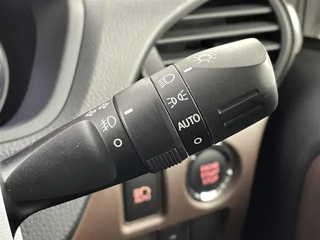 トヨタ エスクァイア 福島県 2014(平26)年 7.1万km ブラック トヨタセーフティセンス/・衝突被害軽減ブレーキ/・車線逸脱警報装置/・レーダークルーズコントロール/・アダプティブハイビーム/純正9インチナビ/・型番：NSZT-Y64T/・フルセグTV/BT/SD/CD/DVD/FM/AM/・バックカメラ/・ETC/両側パワースライドドア/・スライドドアロールサンシェード/革張ステアリング/・ステアリングリモコン/MTモード付AT/レザーシート/・D+N席シートヒーター/アイドリングストップ/プッシュスタート/・スマートキー/電動格納ミラー/・ウィンカーミラー/・オートミラー/LEDヘッドライト/・フォグランプ/・オートライト/・オートハイビーム/寒冷地仕様/純正フロアマット/純正15インチAW