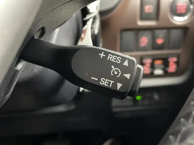 トヨタ エスクァイア 福島県 2014(平26)年 7.1万km ブラック トヨタセーフティセンス/・衝突被害軽減ブレーキ/・車線逸脱警報装置/・レーダークルーズコントロール/・アダプティブハイビーム/純正9インチナビ/・型番：NSZT-Y64T/・フルセグTV/BT/SD/CD/DVD/FM/AM/・バックカメラ/・ETC/両側パワースライドドア/・スライドドアロールサンシェード/革張ステアリング/・ステアリングリモコン/MTモード付AT/レザーシート/・D+N席シートヒーター/アイドリングストップ/プッシュスタート/・スマートキー/電動格納ミラー/・ウィンカーミラー/・オートミラー/LEDヘッドライト/・フォグランプ/・オートライト/・オートハイビーム/寒冷地仕様/純正フロアマット/純正15インチAW