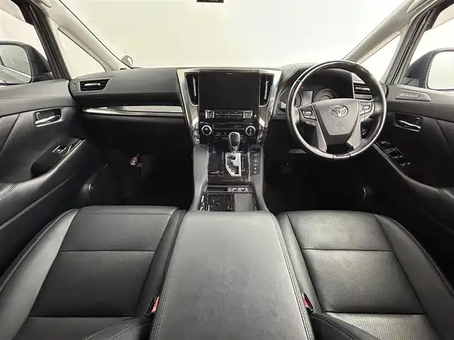 トヨタ アルファード S Cパッケージ 道央・札幌 2019(令1)年 7.1万km ブラック ・４WD/・寒冷地仕様/・ALPINEメモリナビ/・ALPINEフリップダウンモニター/・ALPINEビルトインETC2.0 /・ALPINEナビ連動型ドライブレコーダー/・CD/DVD/BT/SD/HDMI/フルセグテレビ/・バックカメラ/・衝突軽減ブレーキ/・横滑り防止装置/・レーダークルーズコントロール/・レーンキープアシスト/・アイドリングストップ/・レザーシート/・前席パワーシート/・前席シートヒーター/シートクーラー/・D席シートメモリー/・ステアリングヒーター/・ブレーキホールド/・リヤ5面スモークフィルム/・LEDヘッドライト/・LEDフロント＆リヤフォグ/・AFS/・純正フロアマット/・2・3列目サンシェード/・取扱説明書