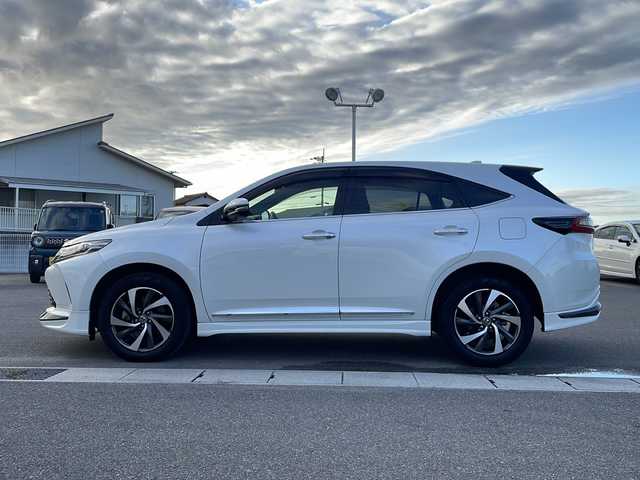 トヨタ ハリアー プログレス メタル&レザーP 香川県 2017(平29)年 5.8万km ホワイトパールクリスタルシャイン 高精細9.2型TFTワイドタッチディスプレイ/JBLサウンド/CD／DVD再生機能/フルセグテレビ/パノラミックビューモニター/電動リアゲート/ドライブレコーダー/パワーシート/シートヒーター/エアシート/純性エアロ（フロント／サイド／リア）/前後コーナーセンサー/オートマチックハイビーム/LEDヘッドライト/ETC