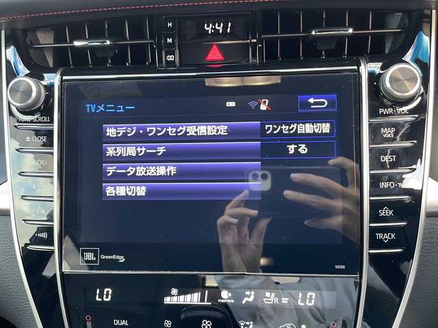 トヨタ ハリアー プログレス メタル&レザーP 香川県 2017(平29)年 5.8万km ホワイトパールクリスタルシャイン 高精細9.2型TFTワイドタッチディスプレイ/JBLサウンド/CD／DVD再生機能/フルセグテレビ/パノラミックビューモニター/電動リアゲート/ドライブレコーダー/パワーシート/シートヒーター/エアシート/純性エアロ（フロント／サイド／リア）/前後コーナーセンサー/オートマチックハイビーム/LEDヘッドライト/ETC