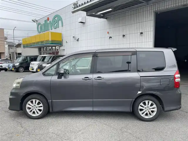 トヨタ ノア Si 神奈川県 2010(平22)年 9.8万km グレーメタリック ワンオーナー/純正HDDナビ(NHZH-W60G)/　・フルセグTV(走行中視聴可能)/　・DVD/CD/AM/FM/BT/バックカメラ/純正フリップダウンモニター（リモコン付）/左側パワースライドドア/革巻きステアリング/ステアリングスイッチ/パドルシフト/スマートキー/プッシュスタート/ビルトインETC/HIDヘッドライト/フォグランプ/電動格納ミラー/保証書/取扱説明書