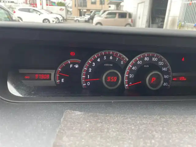 トヨタ ノア Si 神奈川県 2010(平22)年 9.8万km グレーメタリック ワンオーナー/純正HDDナビ(NHZH-W60G)/　・フルセグTV(走行中視聴可能)/　・DVD/CD/AM/FM/BT/バックカメラ/純正フリップダウンモニター（リモコン付）/左側パワースライドドア/革巻きステアリング/ステアリングスイッチ/パドルシフト/スマートキー/プッシュスタート/ビルトインETC/HIDヘッドライト/フォグランプ/電動格納ミラー/保証書/取扱説明書