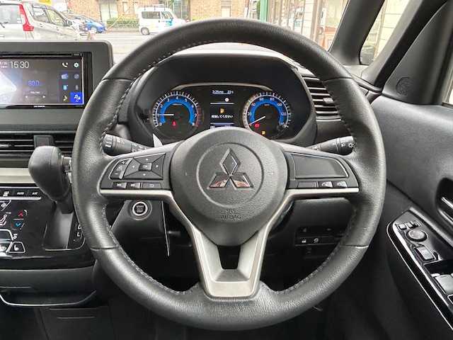 三菱 デリカミニ G 東京都 2024(令6)年 0.1万km 緑 登録時走行215km/e-アシスト（運転支援機能）/・衝突被害軽減ブレーキシステム/・前方衝突予測警報/・踏み間違い衝突防止アシスト/・標識検知システム/・車線逸脱警報システム/・車線逸脱防止支援機能/・先行車発進通知/・オートマチックハイビーム/・ふらつき警報/社外ディスプレイオーディオ/バックカメラ/ハンズフリーパワースライドドア/LEDライト/スマートキー/オートエアコン/保証書・取説/スペアキー