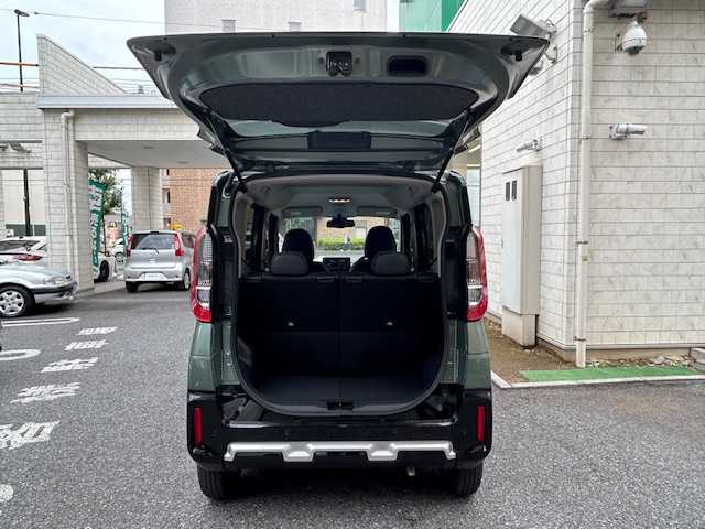 三菱 デリカミニ G 東京都 2024(令6)年 0.1万km 緑 登録時走行215km/e-アシスト（運転支援機能）/・衝突被害軽減ブレーキシステム/・前方衝突予測警報/・踏み間違い衝突防止アシスト/・標識検知システム/・車線逸脱警報システム/・車線逸脱防止支援機能/・先行車発進通知/・オートマチックハイビーム/・ふらつき警報/社外ディスプレイオーディオ/バックカメラ/ハンズフリーパワースライドドア/LEDライト/スマートキー/オートエアコン/保証書・取説/スペアキー