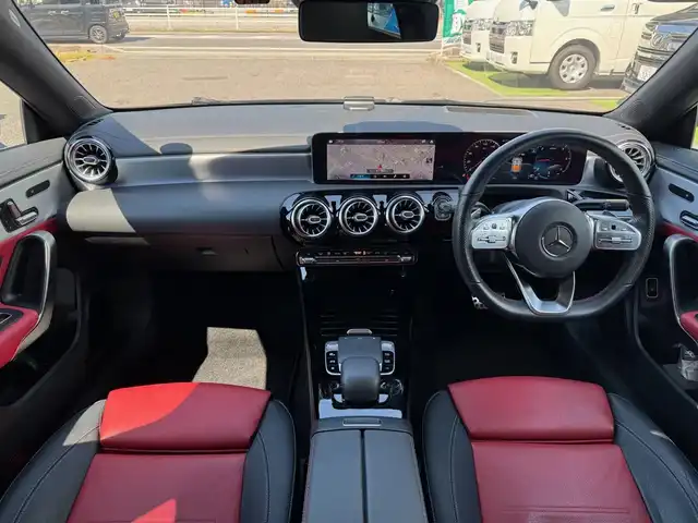 メルセデス・ベンツ ＣＬＡ２００ｄ AMGライン 滋賀県 2019(令1)年 2.3万km 黒 パノラマルーフ/アドバンストパッケージ/レザーエクスクルーシブパッケージ/レーダーセーフティーパッケージ/純正8インチワイドディスプレイ/  ナビゲーションパッケージ/　COMANDコントローラー/　Bluetooth AM FM /グリル/360°カメラ/Mベンツロゴ入りキャリパー（黒）/ヘッドアップディスプレイ/純正ドライブレコーダー前後/ブラインドスポットモニタリング/アクティブディスタンスアシスト/ディストロニック/レーンキーピングアシスト/PRE-SAFE/キーレスゴー/パドルシフト/純正フロアマット/スマートキー×2