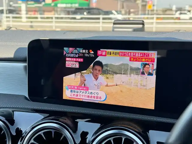 メルセデス・ベンツ ＣＬＡ２００ｄ AMGライン 滋賀県 2019(令1)年 2.3万km 黒 パノラマルーフ/アドバンストパッケージ/レザーエクスクルーシブパッケージ/レーダーセーフティーパッケージ/純正8インチワイドディスプレイ/  ナビゲーションパッケージ/　COMANDコントローラー/　Bluetooth AM FM /グリル/360°カメラ/Mベンツロゴ入りキャリパー（黒）/ヘッドアップディスプレイ/純正ドライブレコーダー前後/ブラインドスポットモニタリング/アクティブディスタンスアシスト/ディストロニック/レーンキーピングアシスト/PRE-SAFE/キーレスゴー/パドルシフト/純正フロアマット/スマートキー×2