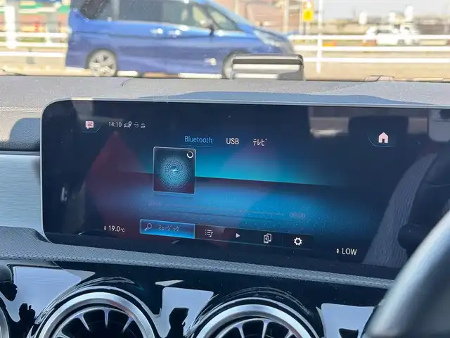メルセデス・ベンツ ＣＬＡ２００ｄ AMGライン 滋賀県 2019(令1)年 2.3万km 黒 パノラマルーフ/アドバンストパッケージ/レザーエクスクルーシブパッケージ/レーダーセーフティーパッケージ/純正8インチワイドディスプレイ/  ナビゲーションパッケージ/　COMANDコントローラー/　Bluetooth AM FM /グリル/360°カメラ/Mベンツロゴ入りキャリパー（黒）/ヘッドアップディスプレイ/純正ドライブレコーダー前後/ブラインドスポットモニタリング/アクティブディスタンスアシスト/ディストロニック/レーンキーピングアシスト/PRE-SAFE/キーレスゴー/パドルシフト/純正フロアマット/スマートキー×2