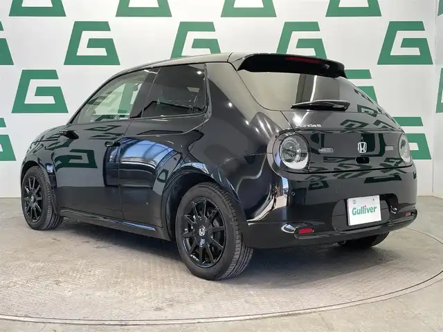 ホンダ ホンダｅ 鹿児島県 2021(令3)年 1万km クリスタルブラックパール ワイドビジョンインストルメントパネル/・ワイドスクリーンHondaCONNECTディスプレー/・マルチタスク機能/・Hondaパーソナルアシスタント/・サイドカメラミラーシステム/フルセグTV/BT/AppleCarPlay/AndroidAuto/スカイルーフ/ホンダセンシング/バックカメラ/ステアリングヒーター/助手席シートヒーター/運転席RECAROシート/パイオニア製サブウーファー/デジタルインナーミラー/LEDヘッドライト/ETC2.0/純正フロアマット