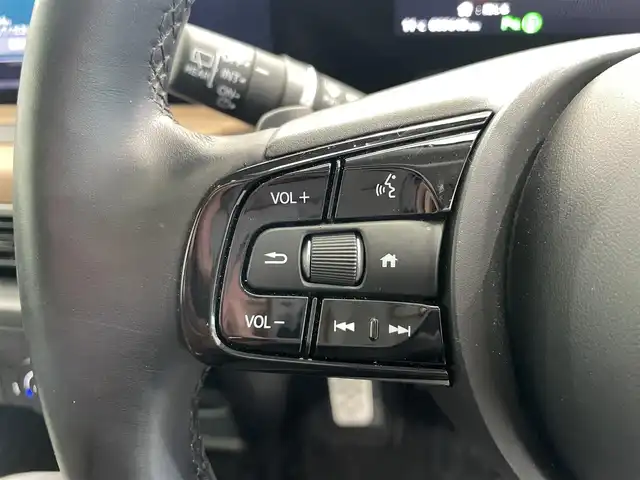 ホンダ ホンダｅ 鹿児島県 2021(令3)年 1万km クリスタルブラックパール ワイドビジョンインストルメントパネル/・ワイドスクリーンHondaCONNECTディスプレー/・マルチタスク機能/・Hondaパーソナルアシスタント/・サイドカメラミラーシステム/フルセグTV/BT/AppleCarPlay/AndroidAuto/スカイルーフ/ホンダセンシング/バックカメラ/ステアリングヒーター/助手席シートヒーター/運転席RECAROシート/パイオニア製サブウーファー/デジタルインナーミラー/LEDヘッドライト/ETC2.0/純正フロアマット