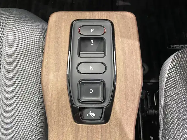 ホンダ ホンダｅ 鹿児島県 2021(令3)年 1万km クリスタルブラックパール ワイドビジョンインストルメントパネル/・ワイドスクリーンHondaCONNECTディスプレー/・マルチタスク機能/・Hondaパーソナルアシスタント/・サイドカメラミラーシステム/フルセグTV/BT/AppleCarPlay/AndroidAuto/スカイルーフ/ホンダセンシング/バックカメラ/ステアリングヒーター/助手席シートヒーター/運転席RECAROシート/パイオニア製サブウーファー/デジタルインナーミラー/LEDヘッドライト/ETC2.0/純正フロアマット