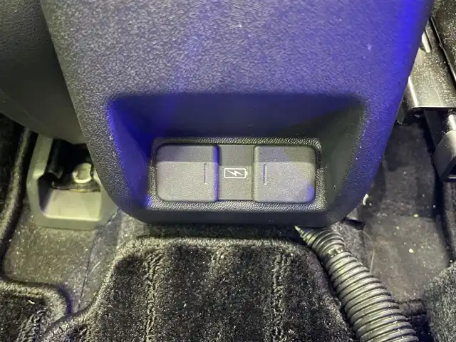 ホンダ ホンダｅ 鹿児島県 2021(令3)年 1万km クリスタルブラックパール ワイドビジョンインストルメントパネル/・ワイドスクリーンHondaCONNECTディスプレー/・マルチタスク機能/・Hondaパーソナルアシスタント/・サイドカメラミラーシステム/フルセグTV/BT/AppleCarPlay/AndroidAuto/スカイルーフ/ホンダセンシング/バックカメラ/ステアリングヒーター/助手席シートヒーター/運転席RECAROシート/パイオニア製サブウーファー/デジタルインナーミラー/LEDヘッドライト/ETC2.0/純正フロアマット