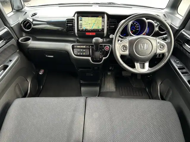 ホンダ Ｎ ＢＯＸ カスタム G ターボパッケージ 愛媛県 2012(平24)年 4.9万km プレミアムホワイトパール 純正ナビ（VXM-128VSX）/CD/DVD/ワンセグ/SD/バックカメラ/ETC/ドライブレコーダー（フロント）/クルーズコントロール/オートライト/LEDヘッドライト/ハロゲンフォグランプ/スマートキー/両側パワースライドドア/オートエアコン/MTモード付AT/純正マット/純正アルミホイール