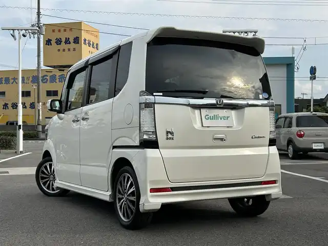 ホンダ Ｎ ＢＯＸ カスタム G ターボパッケージ 愛媛県 2012(平24)年 4.9万km プレミアムホワイトパール 純正ナビ（VXM-128VSX）/CD/DVD/ワンセグ/SD/バックカメラ/ETC/ドライブレコーダー（フロント）/クルーズコントロール/オートライト/LEDヘッドライト/ハロゲンフォグランプ/スマートキー/両側パワースライドドア/オートエアコン/MTモード付AT/純正マット/純正アルミホイール