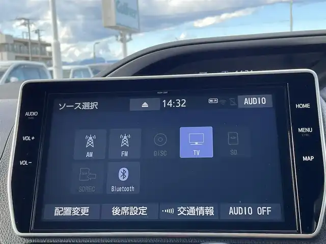 トヨタ ヴォクシー ZS 煌Ⅱ 東京都 2019(令1)年 3万km ホワイトパールクリスタルシャイン 純正10インチT-Connectナビ/・フルセグTV/・Bluetooth接続/純正12.1型後席ディスプレイ/純正ドライブレコーダー前後（DRT-C68A）/Toyota Safety Sense/・プリクラッシュセーフティ/・レーンディパーチャーアラート/・オートマチックハイビーム/クリアランスソナー/アイドリングストップ/両側パワースライドドア/バックカメラ/純正フロアマット/純正16インチアルミホイール/MTモード付AT/ETC2.0/スペアキー/保証書/取扱説明書