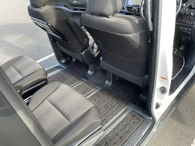 トヨタ ヴォクシー ZS 煌Ⅱ 東京都 2019(令1)年 3万km ホワイトパールクリスタルシャイン 純正10インチT-Connectナビ/・フルセグTV/・Bluetooth接続/純正12.1型後席ディスプレイ/純正ドライブレコーダー前後（DRT-C68A）/Toyota Safety Sense/・プリクラッシュセーフティ/・レーンディパーチャーアラート/・オートマチックハイビーム/クリアランスソナー/アイドリングストップ/両側パワースライドドア/バックカメラ/純正フロアマット/純正16インチアルミホイール/MTモード付AT/ETC2.0/スペアキー/保証書/取扱説明書