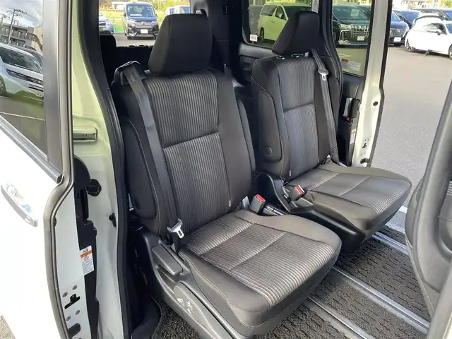 トヨタ ヴォクシー ZS 煌Ⅱ 東京都 2019(令1)年 3万km ホワイトパールクリスタルシャイン 純正10インチT-Connectナビ/・フルセグTV/・Bluetooth接続/純正12.1型後席ディスプレイ/純正ドライブレコーダー前後（DRT-C68A）/Toyota Safety Sense/・プリクラッシュセーフティ/・レーンディパーチャーアラート/・オートマチックハイビーム/クリアランスソナー/アイドリングストップ/両側パワースライドドア/バックカメラ/純正フロアマット/純正16インチアルミホイール/MTモード付AT/ETC2.0/スペアキー/保証書/取扱説明書