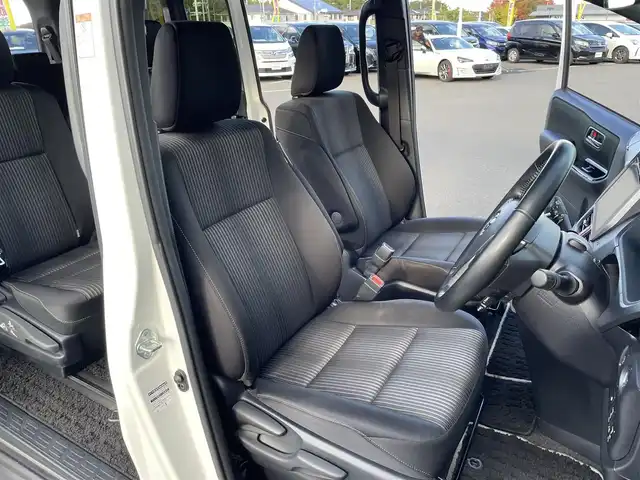 トヨタ ヴォクシー ZS 煌Ⅱ 東京都 2019(令1)年 3万km ホワイトパールクリスタルシャイン 純正10インチT-Connectナビ/・フルセグTV/・Bluetooth接続/純正12.1型後席ディスプレイ/純正ドライブレコーダー前後（DRT-C68A）/Toyota Safety Sense/・プリクラッシュセーフティ/・レーンディパーチャーアラート/・オートマチックハイビーム/クリアランスソナー/アイドリングストップ/両側パワースライドドア/バックカメラ/純正フロアマット/純正16インチアルミホイール/MTモード付AT/ETC2.0/スペアキー/保証書/取扱説明書