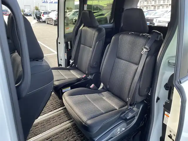 トヨタ ヴォクシー ZS 煌Ⅱ 東京都 2019(令1)年 3万km ホワイトパールクリスタルシャイン 純正10インチT-Connectナビ/・フルセグTV/・Bluetooth接続/純正12.1型後席ディスプレイ/純正ドライブレコーダー前後（DRT-C68A）/Toyota Safety Sense/・プリクラッシュセーフティ/・レーンディパーチャーアラート/・オートマチックハイビーム/クリアランスソナー/アイドリングストップ/両側パワースライドドア/バックカメラ/純正フロアマット/純正16インチアルミホイール/MTモード付AT/ETC2.0/スペアキー/保証書/取扱説明書