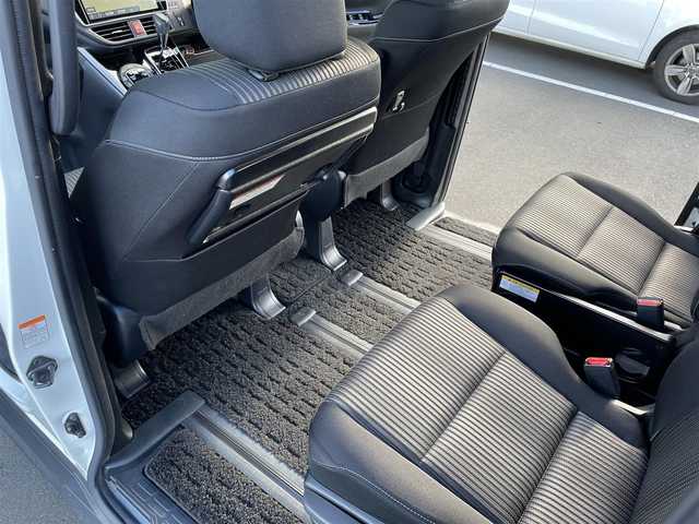 トヨタ ヴォクシー ZS 煌Ⅱ 東京都 2019(令1)年 3万km ホワイトパールクリスタルシャイン 純正10インチT-Connectナビ/・フルセグTV/・Bluetooth接続/純正12.1型後席ディスプレイ/純正ドライブレコーダー前後（DRT-C68A）/Toyota Safety Sense/・プリクラッシュセーフティ/・レーンディパーチャーアラート/・オートマチックハイビーム/クリアランスソナー/アイドリングストップ/両側パワースライドドア/バックカメラ/純正フロアマット/純正16インチアルミホイール/MTモード付AT/ETC2.0/スペアキー/保証書/取扱説明書