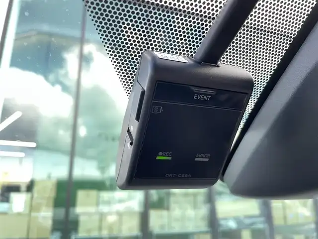 トヨタ ヴォクシー ZS 煌Ⅱ 東京都 2019(令1)年 3万km ホワイトパールクリスタルシャイン 純正10インチT-Connectナビ/・フルセグTV/・Bluetooth接続/純正12.1型後席ディスプレイ/純正ドライブレコーダー前後（DRT-C68A）/Toyota Safety Sense/・プリクラッシュセーフティ/・レーンディパーチャーアラート/・オートマチックハイビーム/クリアランスソナー/アイドリングストップ/両側パワースライドドア/バックカメラ/純正フロアマット/純正16インチアルミホイール/MTモード付AT/ETC2.0/スペアキー/保証書/取扱説明書