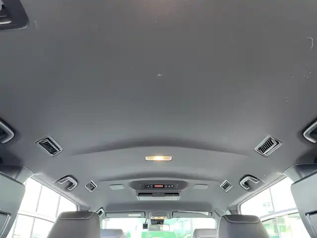 トヨタ ヴォクシー ZS 煌Ⅱ 東京都 2019(令1)年 3万km ホワイトパールクリスタルシャイン 純正10インチT-Connectナビ/・フルセグTV/・Bluetooth接続/純正12.1型後席ディスプレイ/純正ドライブレコーダー前後（DRT-C68A）/Toyota Safety Sense/・プリクラッシュセーフティ/・レーンディパーチャーアラート/・オートマチックハイビーム/クリアランスソナー/アイドリングストップ/両側パワースライドドア/バックカメラ/純正フロアマット/純正16インチアルミホイール/MTモード付AT/ETC2.0/スペアキー/保証書/取扱説明書