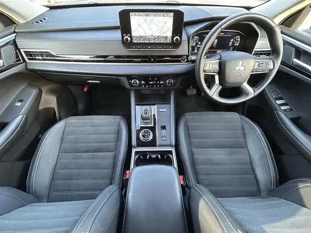 三菱 アウトランダー ＰＨＥＶ G 東京都 2023(令5)年 1.8万km チタニウムグレーメタリック ワンオーナー/3列シート/7人乗り/純正9インチナビ/・Bluetoothオーディオ/USBオーディオ/・AppleCarPlay/AndroidAuto/フルセグTV/マイパイロット/eアシスト/マルチアラウンドモニター/パワーシート（運転席）/シートヒーター（前席）/ハンズフリーパワーバックドア/取扱説明書/保証書/・ディーラー点検記録簿（R6/R7）/スペアキー1本