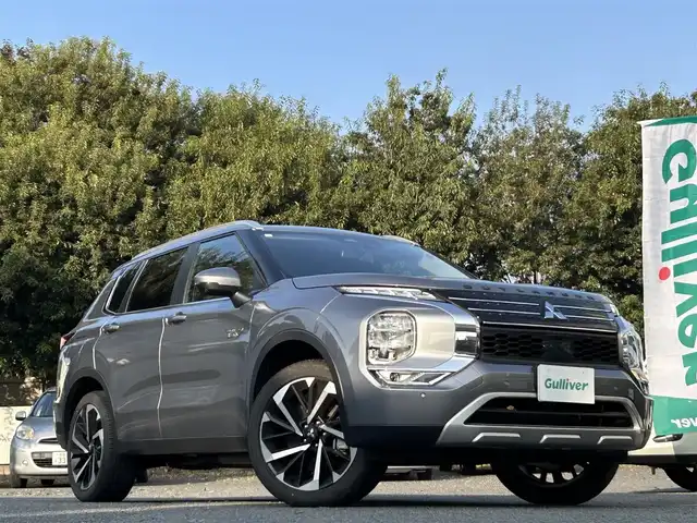 三菱 アウトランダー ＰＨＥＶ G 東京都 2023(令5)年 1.8万km チタニウムグレーメタリック ワンオーナー/3列シート/7人乗り/純正9インチナビ/・Bluetoothオーディオ/USBオーディオ/・AppleCarPlay/AndroidAuto/フルセグTV/マイパイロット/eアシスト/マルチアラウンドモニター/パワーシート（運転席）/シートヒーター（前席）/ハンズフリーパワーバックドア/取扱説明書/保証書/・ディーラー点検記録簿（R6/R7）/スペアキー1本