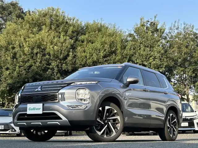 三菱 アウトランダー ＰＨＥＶ G 東京都 2023(令5)年 1.8万km チタニウムグレーメタリック ワンオーナー/3列シート/7人乗り/純正9インチナビ/・Bluetoothオーディオ/USBオーディオ/・AppleCarPlay/AndroidAuto/フルセグTV/マイパイロット/eアシスト/マルチアラウンドモニター/パワーシート（運転席）/シートヒーター（前席）/ハンズフリーパワーバックドア/取扱説明書/保証書/・ディーラー点検記録簿（R6/R7）/スペアキー1本