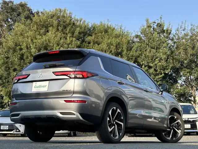 三菱 アウトランダー ＰＨＥＶ G 東京都 2023(令5)年 1.8万km チタニウムグレーメタリック ワンオーナー/3列シート/7人乗り/純正9インチナビ/・Bluetoothオーディオ/USBオーディオ/・AppleCarPlay/AndroidAuto/フルセグTV/マイパイロット/eアシスト/マルチアラウンドモニター/パワーシート（運転席）/シートヒーター（前席）/ハンズフリーパワーバックドア/取扱説明書/保証書/・ディーラー点検記録簿（R6/R7）/スペアキー1本