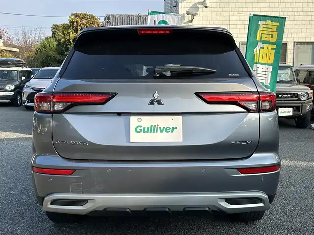 三菱 アウトランダー ＰＨＥＶ G 東京都 2023(令5)年 1.8万km チタニウムグレーメタリック ワンオーナー/3列シート/7人乗り/純正9インチナビ/・Bluetoothオーディオ/USBオーディオ/・AppleCarPlay/AndroidAuto/フルセグTV/マイパイロット/eアシスト/マルチアラウンドモニター/パワーシート（運転席）/シートヒーター（前席）/ハンズフリーパワーバックドア/取扱説明書/保証書/・ディーラー点検記録簿（R6/R7）/スペアキー1本
