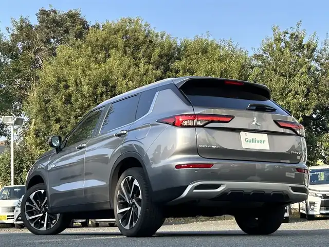 三菱 アウトランダー ＰＨＥＶ G 東京都 2023(令5)年 1.8万km チタニウムグレーメタリック ワンオーナー/3列シート/7人乗り/純正9インチナビ/・Bluetoothオーディオ/USBオーディオ/・AppleCarPlay/AndroidAuto/フルセグTV/マイパイロット/eアシスト/マルチアラウンドモニター/パワーシート（運転席）/シートヒーター（前席）/ハンズフリーパワーバックドア/取扱説明書/保証書/・ディーラー点検記録簿（R6/R7）/スペアキー1本
