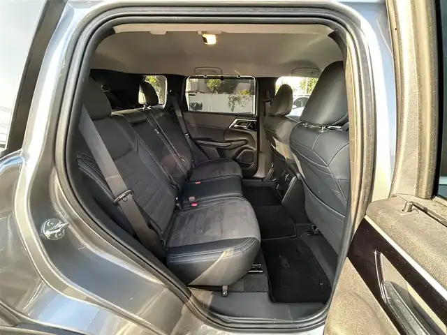 三菱 アウトランダー ＰＨＥＶ G 東京都 2023(令5)年 1.8万km チタニウムグレーメタリック ワンオーナー/3列シート/7人乗り/純正9インチナビ/・Bluetoothオーディオ/USBオーディオ/・AppleCarPlay/AndroidAuto/フルセグTV/マイパイロット/eアシスト/マルチアラウンドモニター/パワーシート（運転席）/シートヒーター（前席）/ハンズフリーパワーバックドア/取扱説明書/保証書/・ディーラー点検記録簿（R6/R7）/スペアキー1本