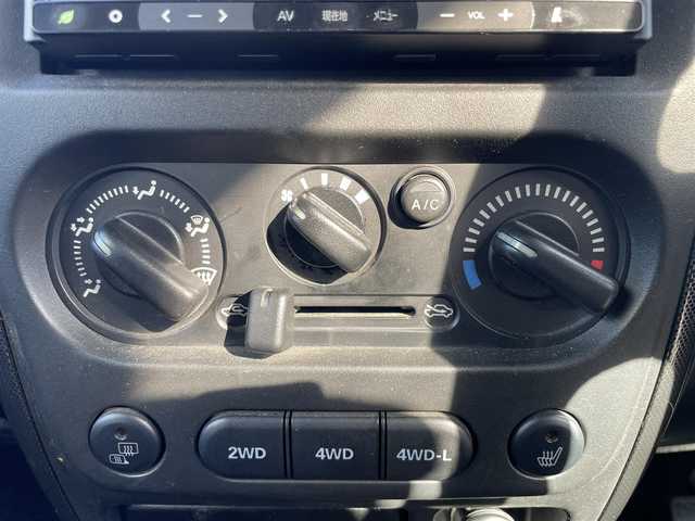 スズキ ジムニー クロスアドベンチャー XC 静岡県 2012(平24)年 5.3万km パールホワイト 社外ナビ/（AM/FM/CD/DVD）/ワンセグTV/リモコンキー/レザーシート/運転席シートヒーター/４WD/純正16インチアルミホイール/純正16インチアルミホイール付きスタッドレスタイヤ積込/純正フロアマット/背面タイヤ/取扱説明書/保証書