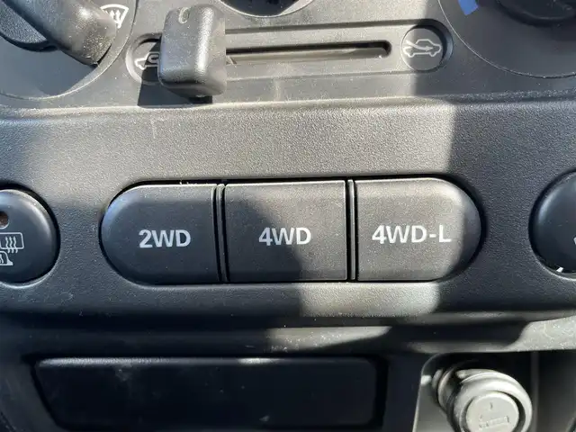 スズキ ジムニー クロスアドベンチャー XC 静岡県 2012(平24)年 5.3万km パールホワイト 社外ナビ/（AM/FM/CD/DVD）/ワンセグTV/リモコンキー/レザーシート/運転席シートヒーター/４WD/純正16インチアルミホイール/純正16インチアルミホイール付きスタッドレスタイヤ積込/純正フロアマット/背面タイヤ/取扱説明書/保証書