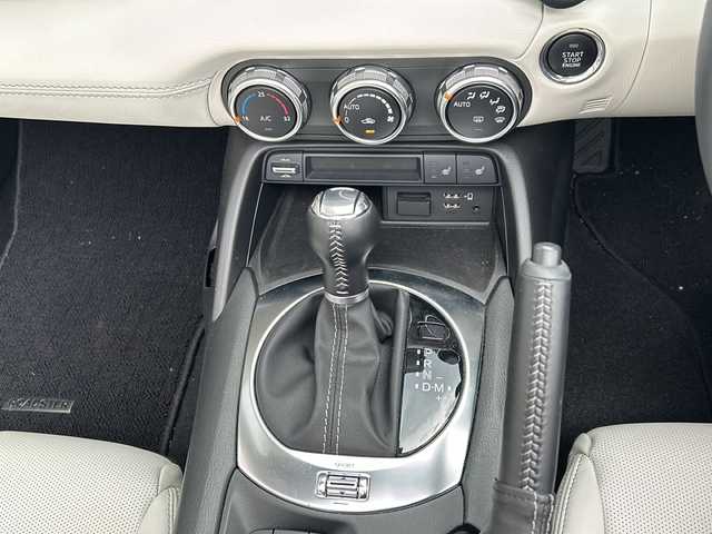 マツダ ロードスター ＲＦ VS ホワイトセレクション 福井県 2022(令4)年 0.7万km マシーングレープレミアムM ワンオーナー/保証書/取扱説明書/フルレザーシート（ホワイト）/シートヒーター/スマートキー/プッシュスタート/クルーズコントロール/パドルシフト/ステアリングスイッチ/LEDヘッドライト/オートライト/ドライブレコーダー/コーナーセンサー/純正フロアマット