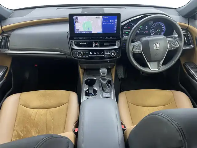 トヨタ クラウン ハイブリッド S 岡山県 2021(令3)年 1.7万km シルバーM 純正12.3インチナビ/・FM/AM/Bluetooth/フルセグ/CD/DVD/CarPlay/バックカメラ/ハーフレザーシート/・パワーシート/・シートヒーター/ステアリングヒーター/ビルトインETC/ドライブレコーダー/トヨタセーフティーセンス/・プリクラッシュセーフティ/・レーンディパーチャーアラート/・レーダークルーズコントロール/・オートマチックハイビーム/・コーナーセンサー/・BSM/オートブレーキホールド/LEDヘッドライト/純正フロアマット/純正17インチアルミ